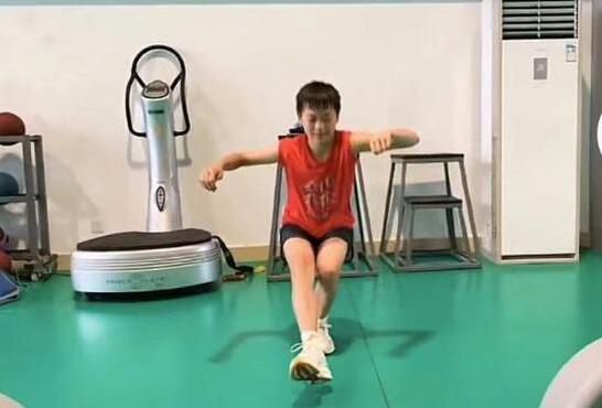 我装睡让他擦进去好爽视频